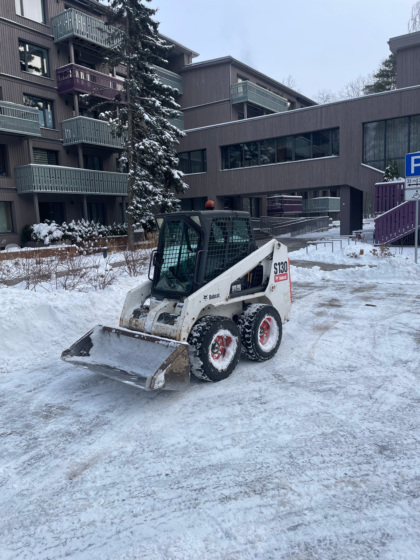 Mini iekrāvējs BOBCAT S130